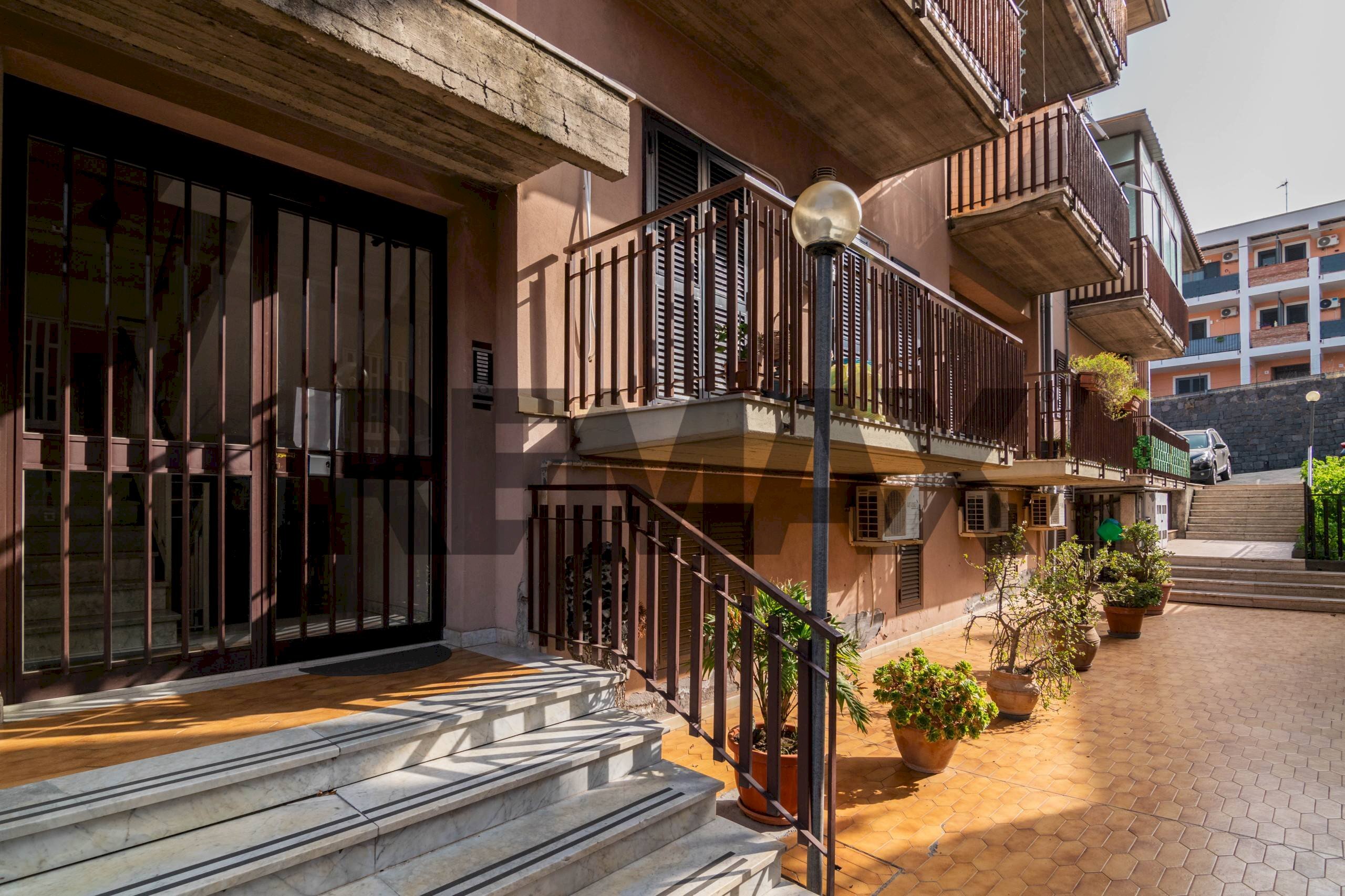 Edificio all\'aperto - Four-room apartment Via Giovanni Grasso
2, Aci Castello - photo 2