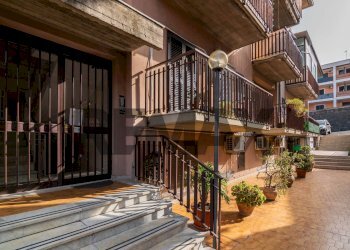 Edificio all\'aperto - Four-room apartment Via Giovanni Grasso
 
2, Aci Castello - photo 2