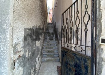 Scale - Casa semi indipendente Via Nazionale
 
182, Pace del Mela - foto 2