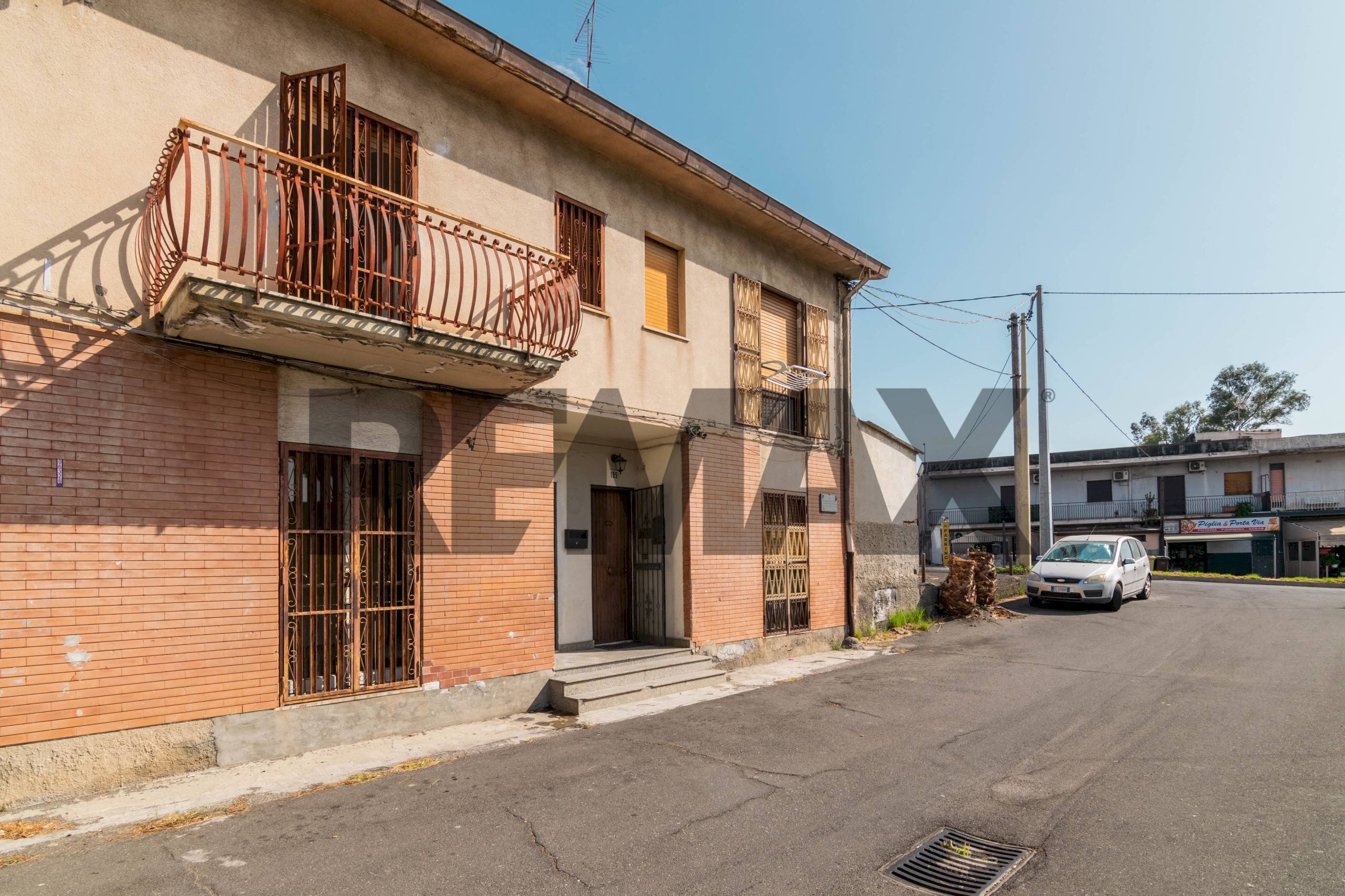 Edificio all\'aperto - Casa indipendente Via Vittorino da Feltre
194, Catania - foto 2
