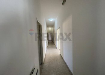 Hall / corridoio - Apartment Viale Principe Umberto
161, Caltagirone - photo 15