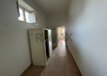Hall / corridoio - Apartment Viale Principe Umberto
161, Caltagirone - photo 29