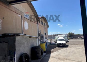 Edificio all\'aperto - Capannone Via Mongibello
96, Belpasso - foto 34