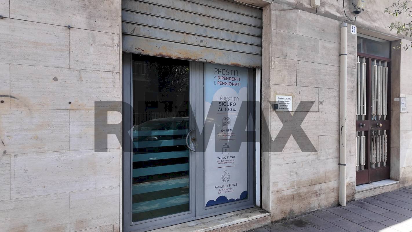Edificio all\'aperto - Negozio Viale Guglielmo Marconi
 
53, Gravina di Catania - foto 1