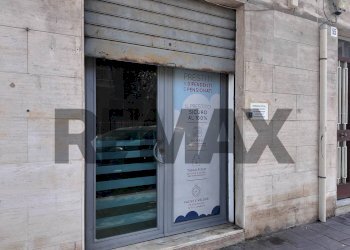 Edificio all\'aperto - Negozio Viale Guglielmo Marconi
53, Gravina di Catania - foto 1