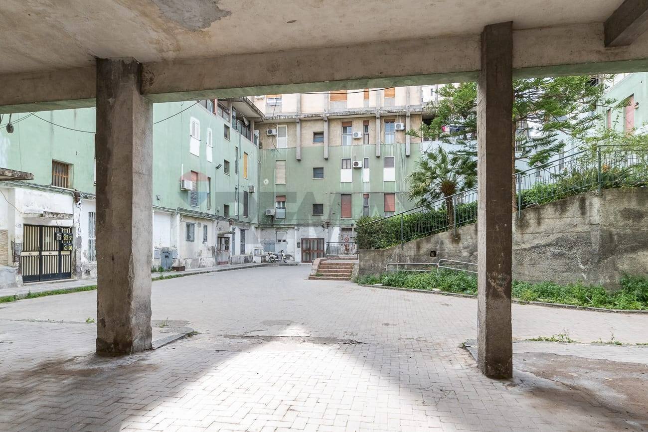 Edificio all\'aperto - Trilocale Via Sardegna
 
16, Catania - foto 1