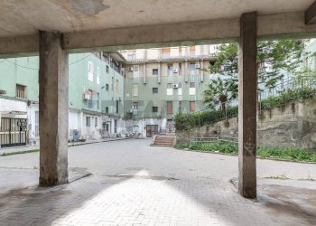 Edificio all\'aperto - Trilocale Via Sardegna
 
16, Catania - foto 1