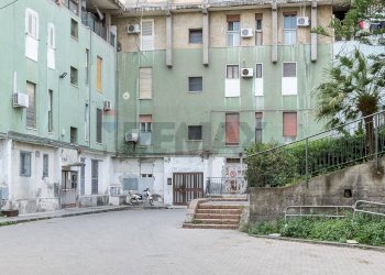 Edificio all\'aperto - Trilocale Via Sardegna
 
16, Catania - foto 2