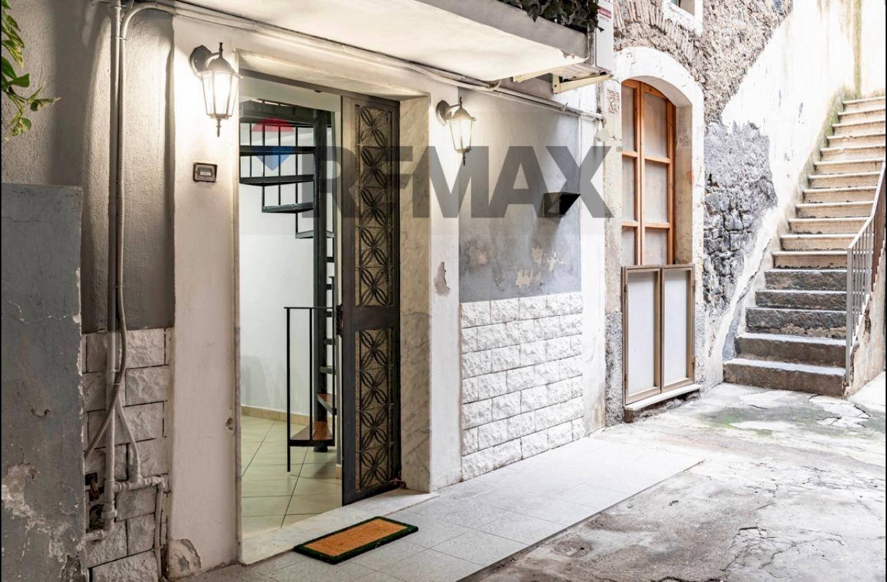 Scale - Two-room apartment Via Pescitello
30, Catania - photo 2
