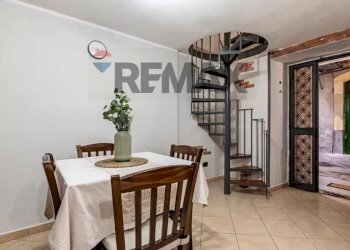 Sala da pranzo - Two-room apartment Via Pescitello
 
30, Catania - photo 9