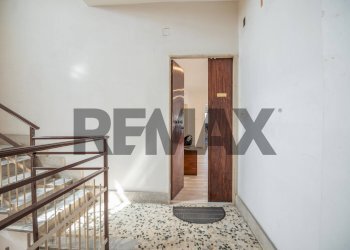 Hall / corridoio - Apartment Viale Dante Alighieri
 
91, Caltagirone - photo 3