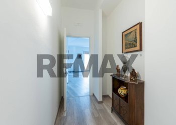 Hall / corridoio - Apartment Viale Dante Alighieri
 
91, Caltagirone - photo 19
