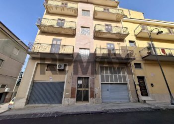 Edificio all\'aperto - Trilocale Via Scipione L Africano
 
27, Palazzolo Acreide - foto 1