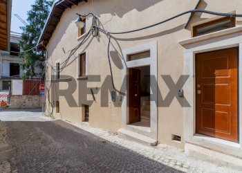 Edificio all\'aperto - Casa semi indipendente via Amiternini
2, L'Aquila - foto 3