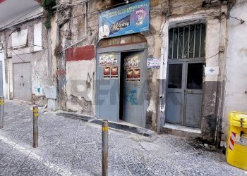 Edificio all\'aperto - Locale Commerciale Via Piazza Larga al Mercato
 
16, Napoli - foto 5