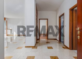 Hall / corridoio - Quadrilocale Via Statuto
 
16 P, Bergamo - foto 12