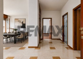 Hall / corridoio - Quadrilocale Via Statuto
 
16 P, Bergamo - foto 13