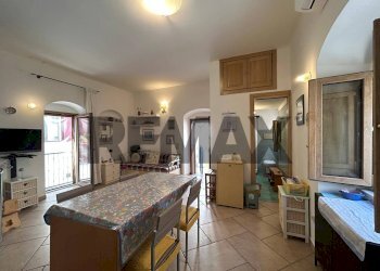 Sala da pranzo - Quadrilocale Via Le Ripe
 
78-80, Peschici - foto 2