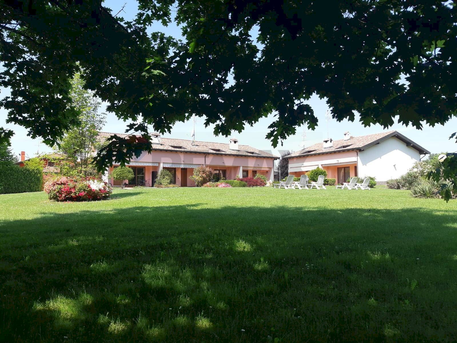 Giardino - Villa via dei geranei
 
14, Castelletto Sopra Ticino - foto 3