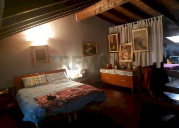 Camera / camera da letto - Villa via dei geranei
14, Castelletto Sopra Ticino - photo 11