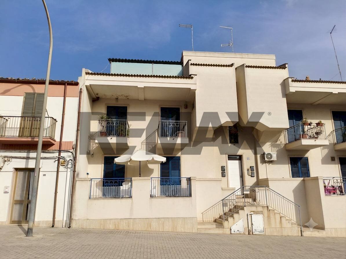 Edificio all\'aperto - Appartamento Via 4 Aprile
 
60, Vittoria - foto 1