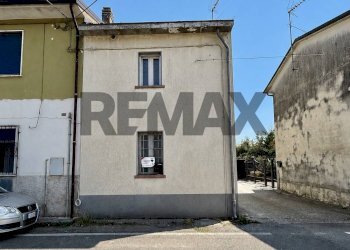 Casa all\'aperto - Casa semi indipendente Via Ugo Pelò
 
2, Castelvetro Piacentino - foto 16