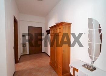 Hall / corridoio - Three-room apartment VIA CAMOZZI
52, Bergamo - photo 13