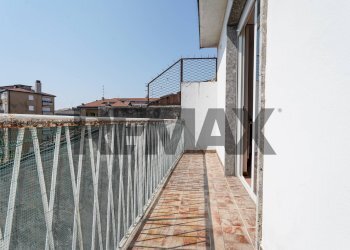 Balcone - Three-room apartment VIA CAMOZZI
52, Bergamo - photo 24