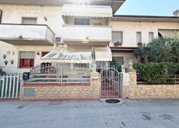 Foto 1 - Villa a Schiera Viale Giacomo Puccini, Viareggio - foto 1