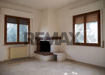 Soggiorno - Four-room apartment Località le Murella
 
4, Palaia - photo 4