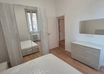 Camera da letto - Bilocale viale Coni Zugna, 29, Milano (zona San Vittore) - foto 5