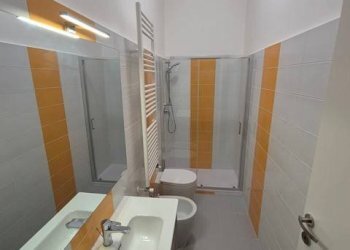 Bagno - Bilocale viale Coni Zugna, 29, Milano (zona San Vittore) - foto 6