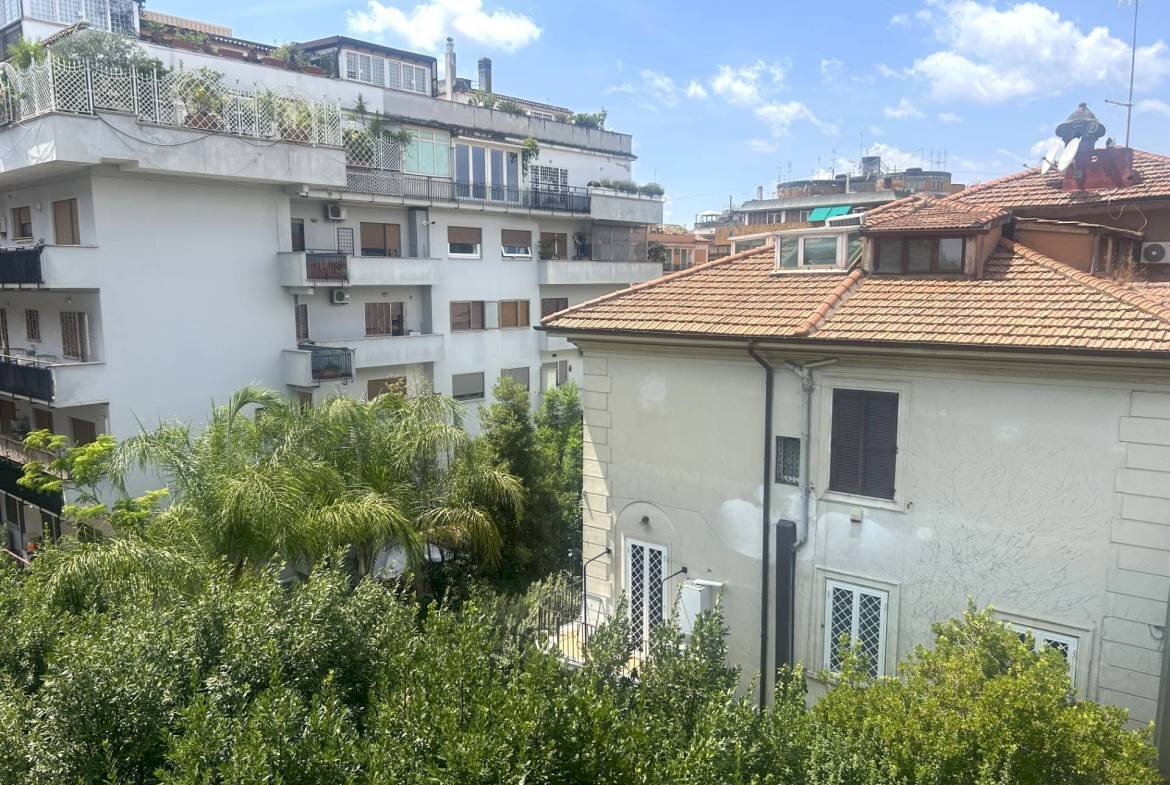 Two-room apartment Via Nemorense, Roma - photo 1