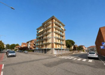 Trilocale Via Alcide de Gasperi, Ivrea - foto 1