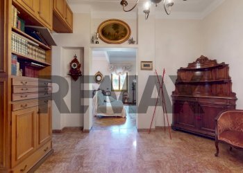 Three-room apartment Via Oreste De Gaspari, 26
Albaro, Genova (neighborhood Albaro) - photo 1