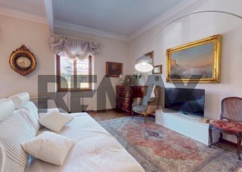 Three-room apartment Via Oreste De Gaspari, 26
Albaro, Genova (neighborhood Albaro) - photo 3