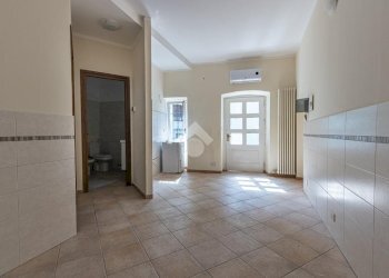 Two-room apartment Via Marsala, Ivrea - photo 1
