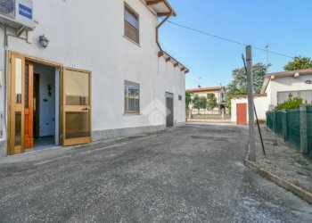 Semi-detached house Via russia, Poggio Renatico - photo 1