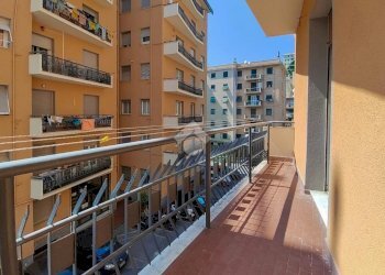 Quadrilocale Via Marco Giuseppe Compagnoni, Genova (zona Rivarolo) - foto 1