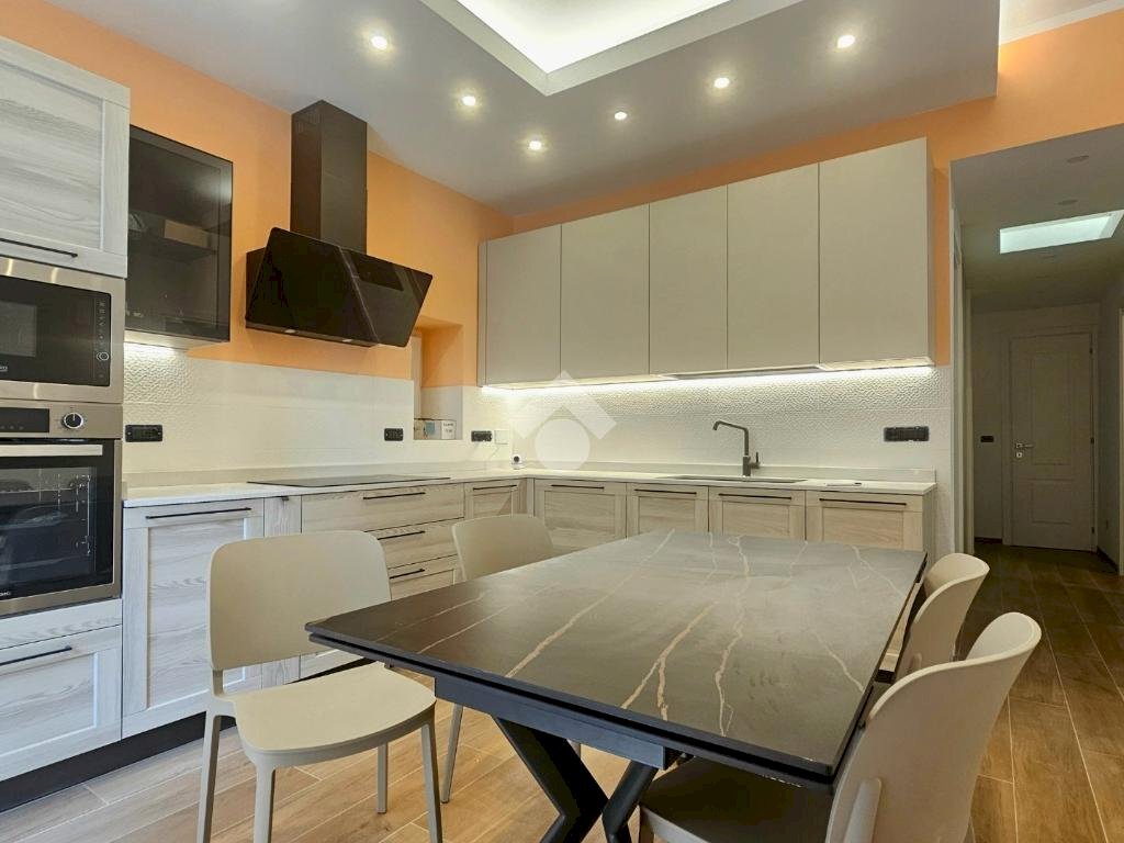 Three-room apartment Via Giuseppe Casaregis, Genova (neighborhood Foce) - photo 1