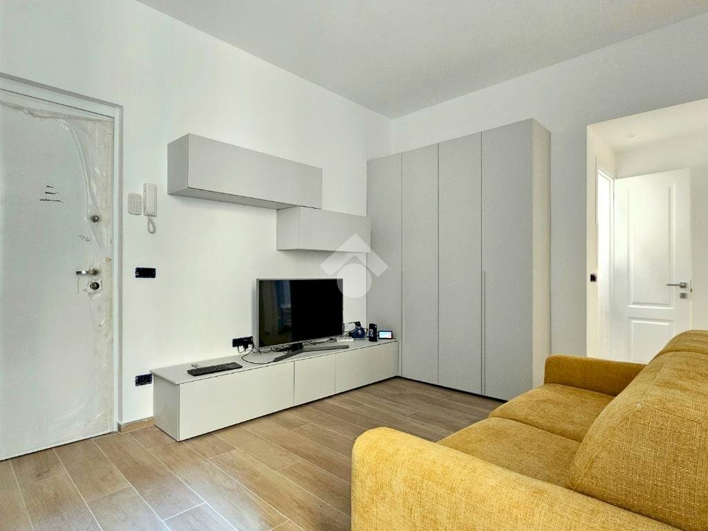 Three-room apartment Via Giuseppe Casaregis, Genova (neighborhood Foce) - photo 2