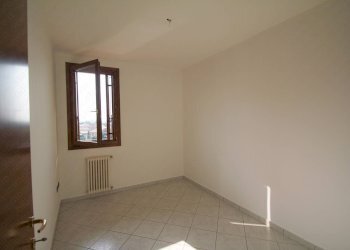 camera da letto - Trilocale Via Mazzini
 
96, Bergantino - foto 5