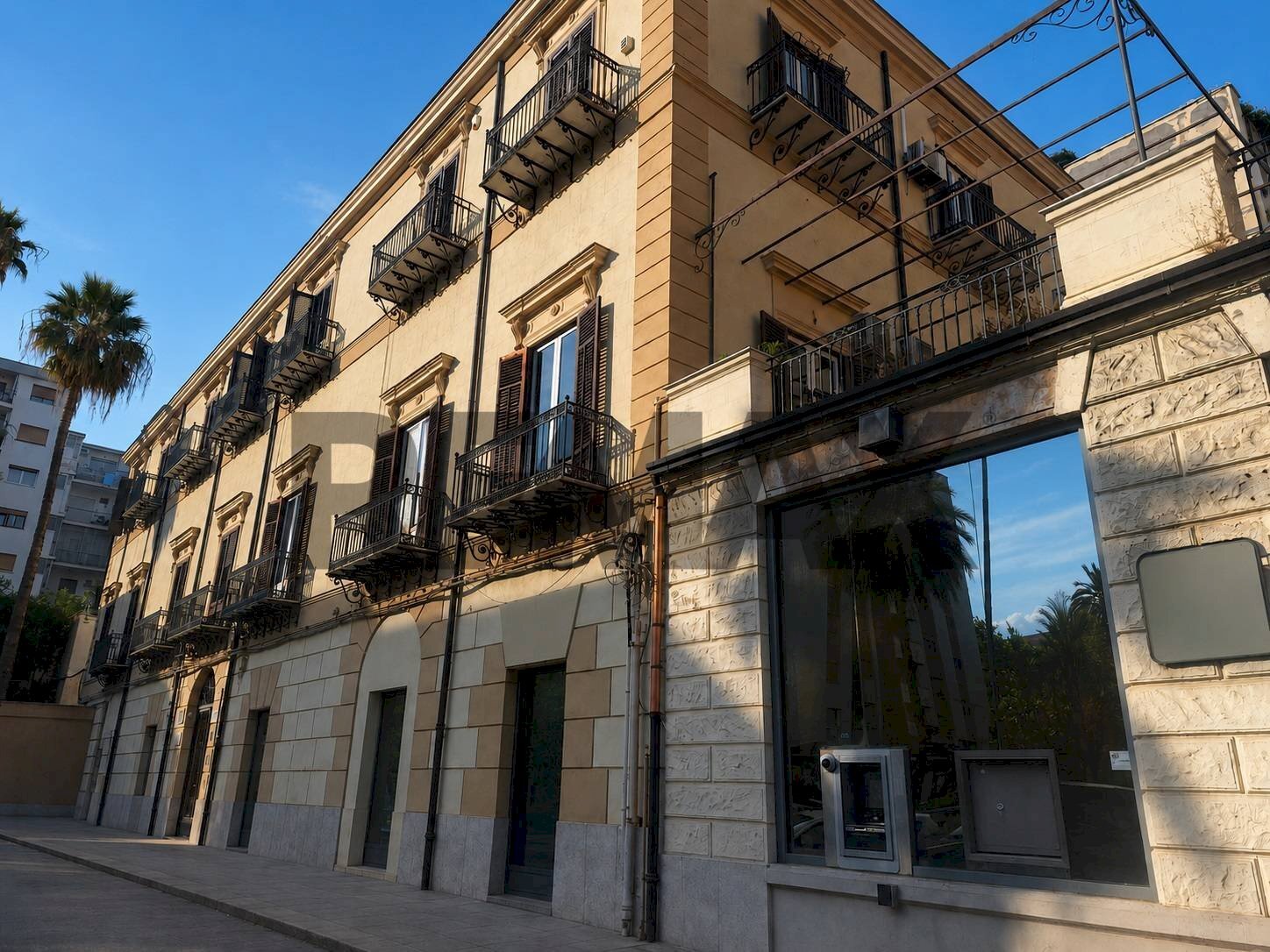 Edificio all\'aperto - Commercial Premises Piazza Alberigo Gentili
6, Palermo - photo 2