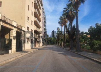 Edificio all\'aperto - Commercial Premises Piazza Alberigo Gentili
6, Palermo - photo 1