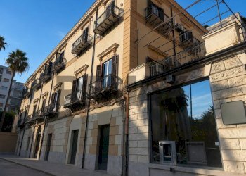Edificio all\'aperto - Commercial Premises Piazza Alberigo Gentili
6, Palermo - photo 2