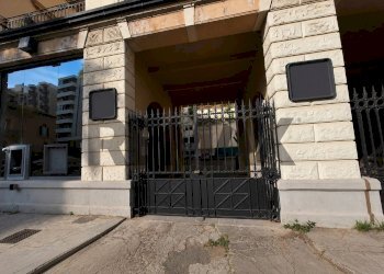 Edificio all\'aperto - Commercial Premises Piazza Alberigo Gentili
6, Palermo - photo 7