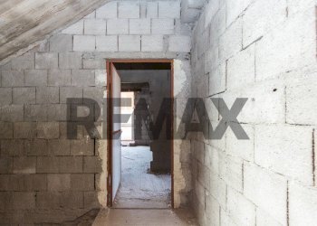 Hall / corridoio - Quadrilocale Via Francesco Petrarca
 
67, Paterno - foto 29