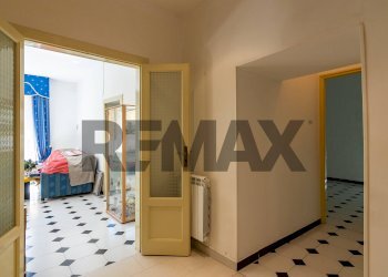 Hall / corridoio - Four-room apartment Via San Gregorio
 
15, Caltagirone - photo 31