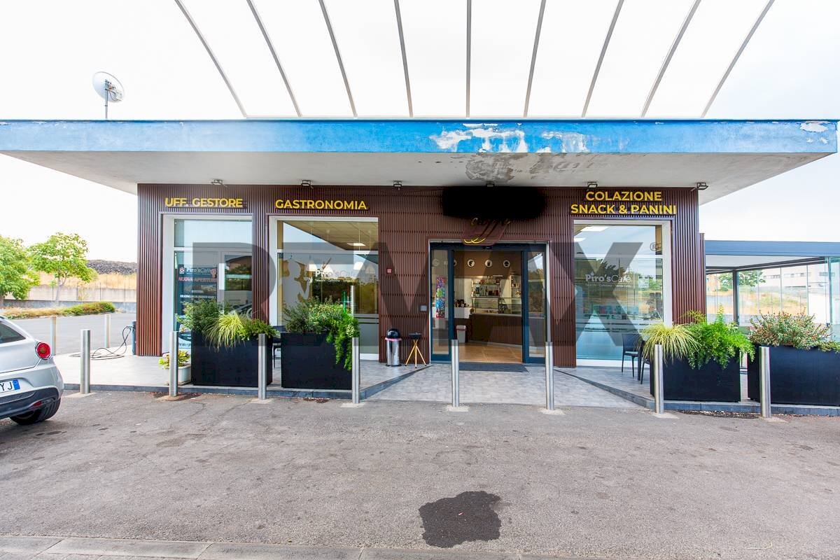 Edificio all\'aperto - Cafeteria - Cold Bar Viale Cristoforo Colombo
 
snc, San Giovanni la Punta - photo 1