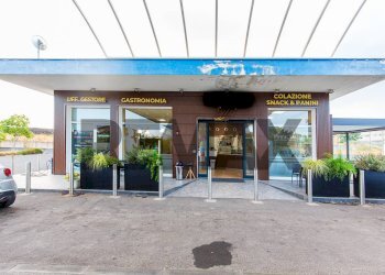 Edificio all\'aperto - Bar Tavola Calda - Fredda Viale Cristoforo Colombo
snc, San Giovanni la Punta - foto 1